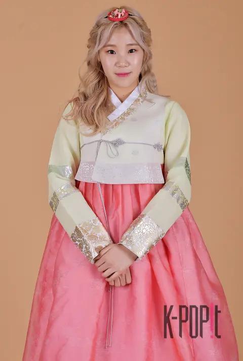 MOMOLAND, Joo-ee — MOMOLAND Hanbok Interview