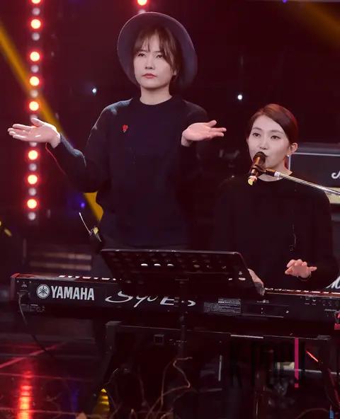 Rooftop Moonlight — Jeong Yumi Public Broadcast — 2016-12-27