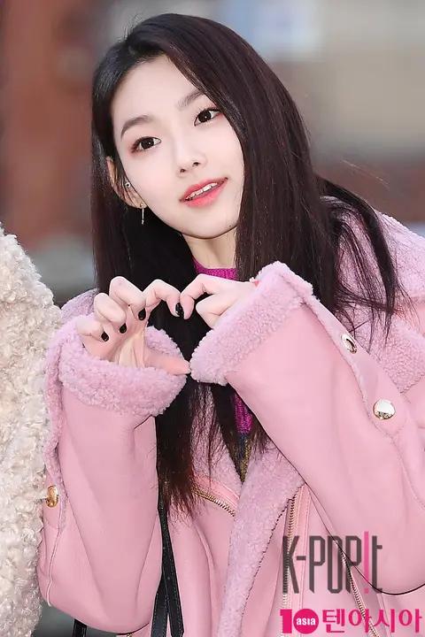 gugudan, Mina — Music Bank Arrival