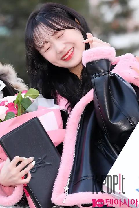 Lovelyz, Ryu Su-jung — Music Bank Arrival