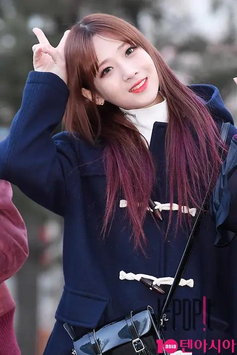 Lovelyz, Yu Ji-ae — Music Bank Arrival