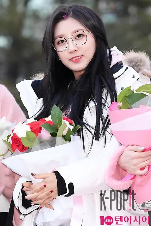 Lovelyz, Jung Ye-in — Music Bank Arrival