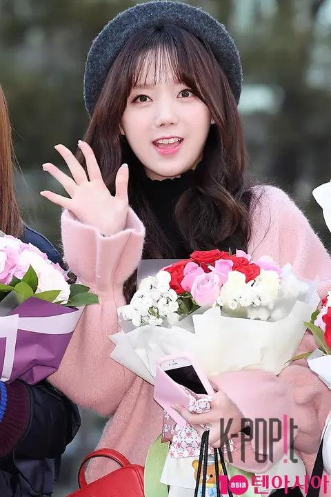 Lovelyz, K — Music Bank Arrival