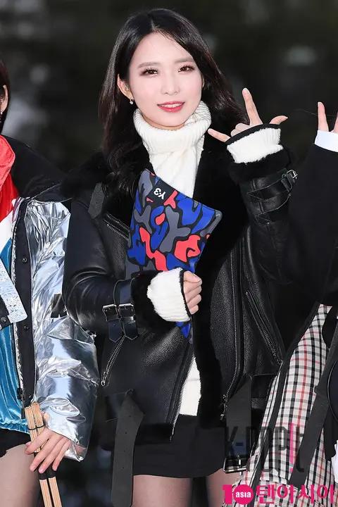 MARMELLO, HyunA — Music Bank Arrival