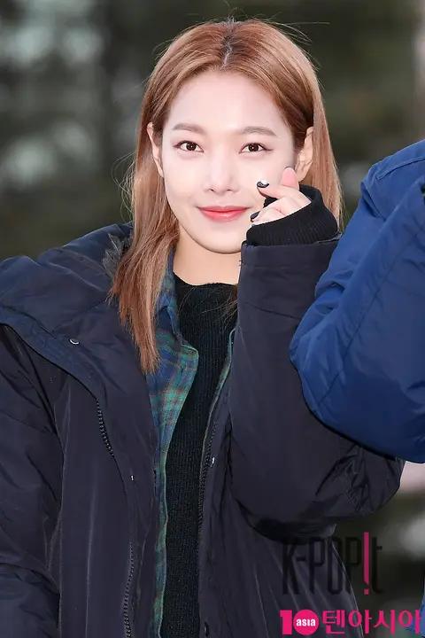 KARD, Jeon So-min — Music Bank Arrival