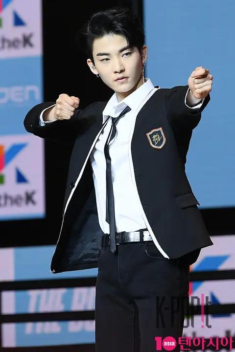 THE BOYZ, Hwal — THE BOYZ Showcase — 2017-12-06