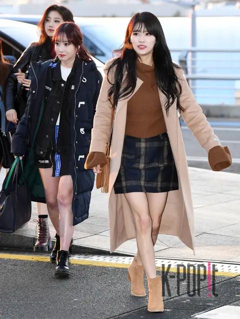 Lovelyz, Yu Ji-ae, Lee Mi-joo — Airport