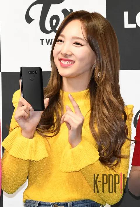 TWICE, Nayeon (TWICE) — LG Mobile Phone Launch — 2017-12-09