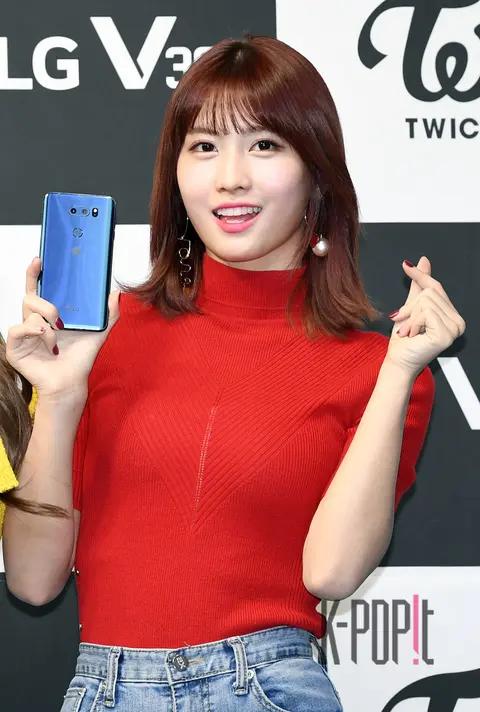 TWICE, Momo (TWICE) — LG Mobile Phone Launch — 2017-12-09