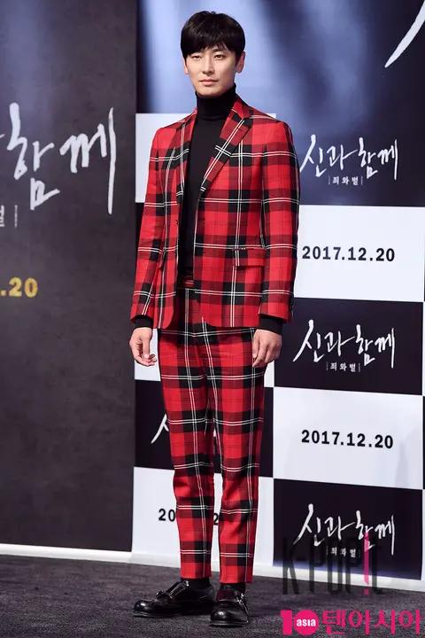 Joo Ji-hoon — Along with the Gods Press Screening