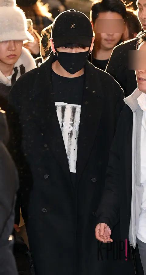 BTS, Jungkook — Airport
