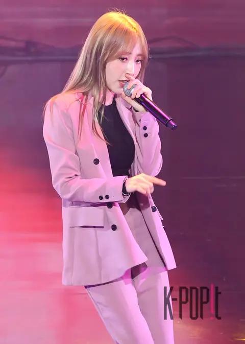 MAMAMOO, Moonbyul — TV Chosun Voice of Dignity