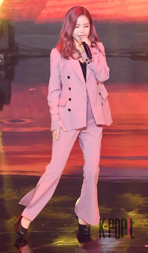 MAMAMOO, Solar — TV Chosun Voice of Dignity
