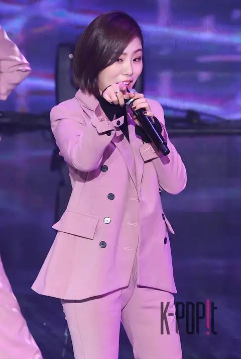 MAMAMOO, Wheein — TV Chosun Voice of Dignity