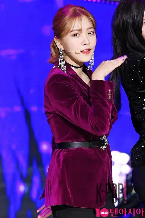 Red Velvet, Yeri — With Friends Concert