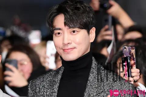 Lee Jun-hyuk — Along with the Gods Red Carpet