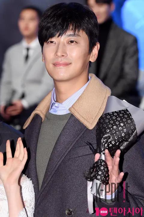 Joo Ji-hoon — Along with the Gods Red Carpet
