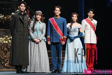 Group — The Last Kiss Press Call — 2017-12-19