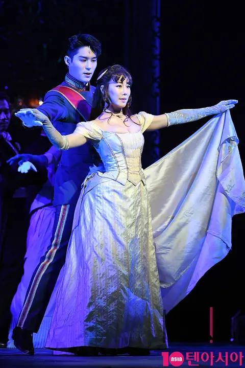 Jeon Dong-seok, Kim So-hyang — The Last Kiss Press Call