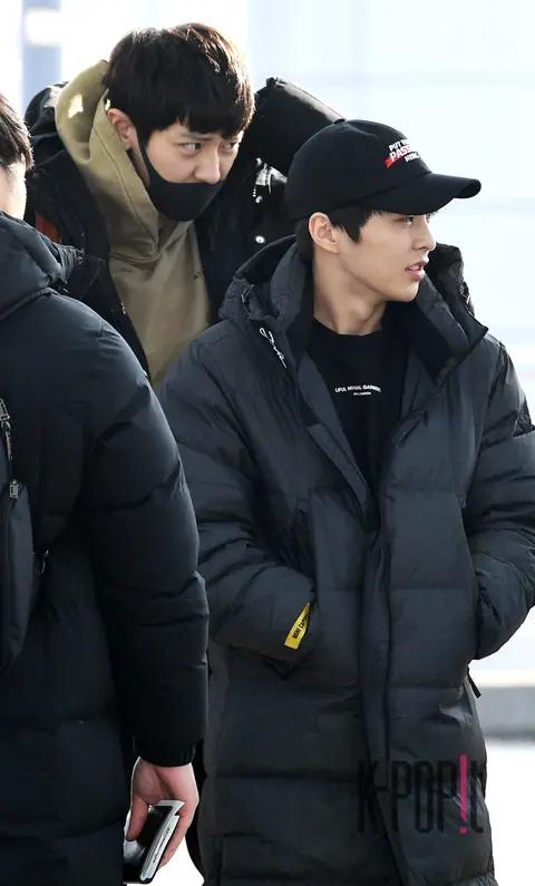 EXO, Chanyeol, Xiumin (EXO) — Airport