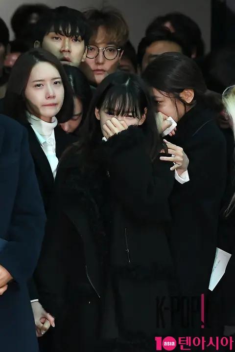 YoonA, Yuri, TAEYEON, Soo-young, Si-won, Kangta — SHINee Jonghyun Funeral