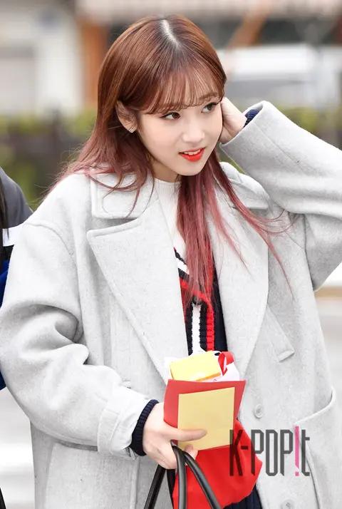Lovelyz, Yu Ji-ae — Music Bank Arrival