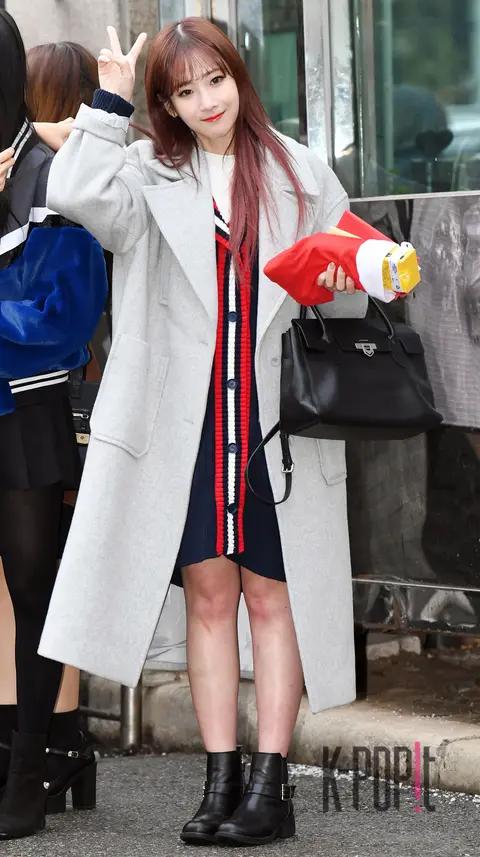Lovelyz, Yu Ji-ae — Music Bank Arrival