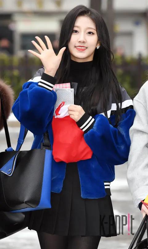 Lovelyz, Jung Ye-in — Music Bank Arrival