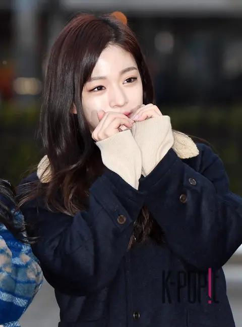 fromis_9, Lee Chae-young — Music Bank Arrival