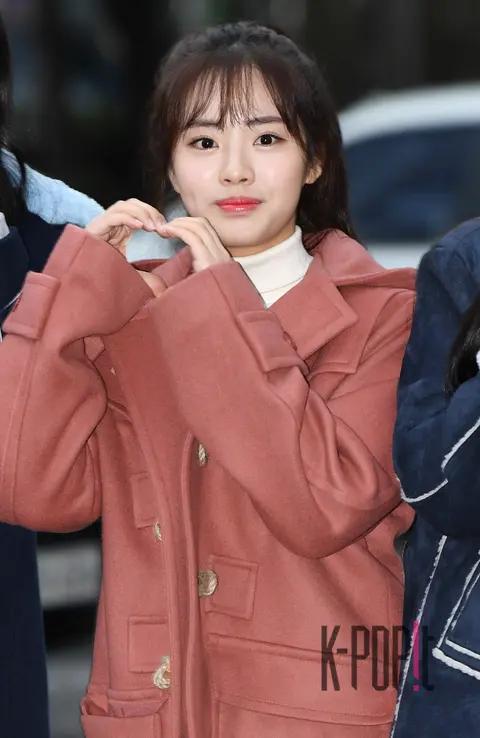 fromis_9, Park Ji-won — Music Bank Arrival