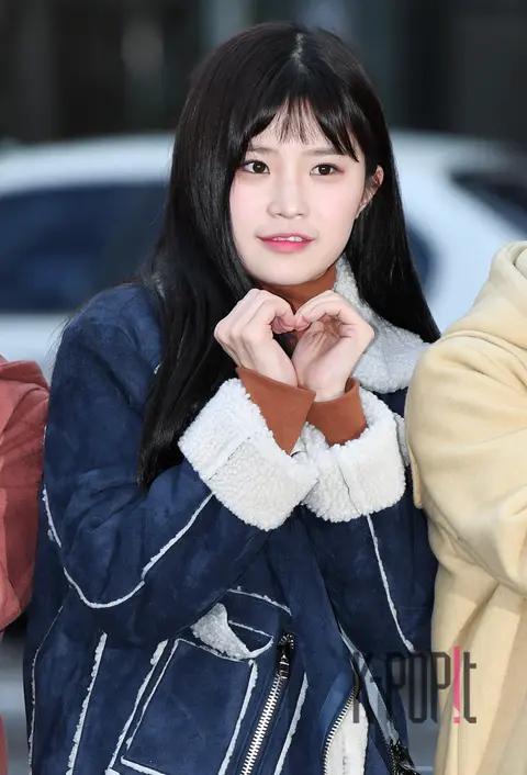 fromis_9, Song Ha-young — Music Bank Arrival