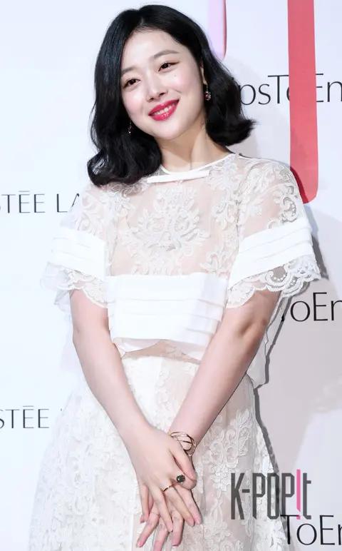 Sulli — Estée Lauder Event
