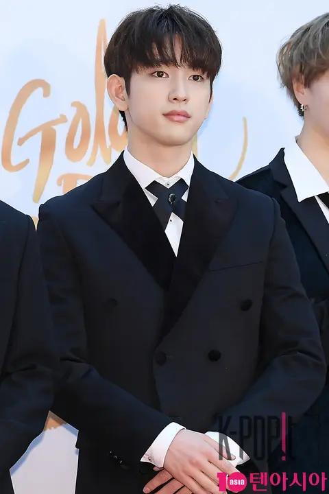 GOT7, Jinyoung — Golden Disc Awards Red Carpet