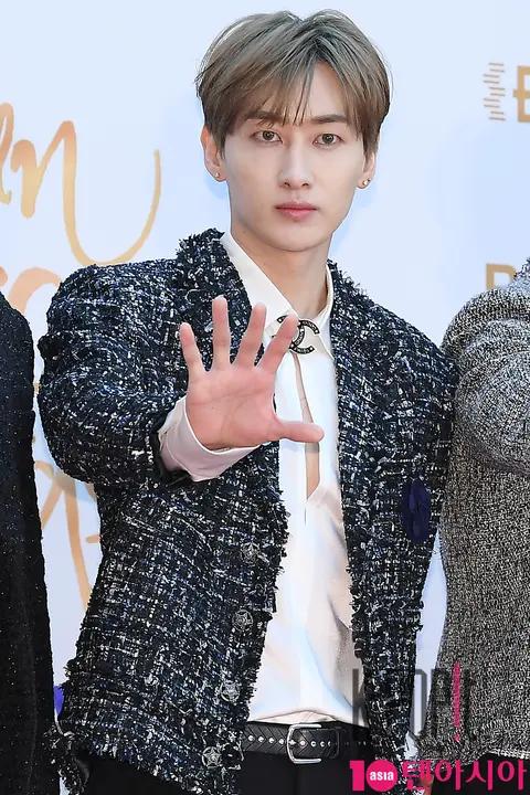 Super Junior, Eunhyuk — Golden Disc Awards Red Carpet