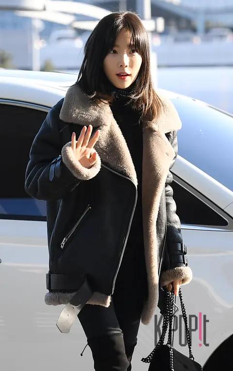 Girls' Generation, TAEYEON — Airport