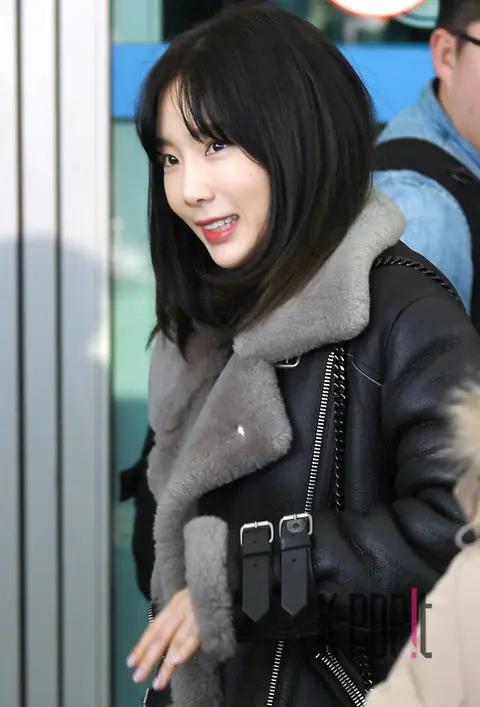 Girls' Generation, TAEYEON — Airport