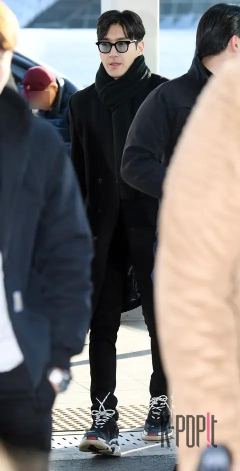 Super Junior, Choi Siwon — Airport