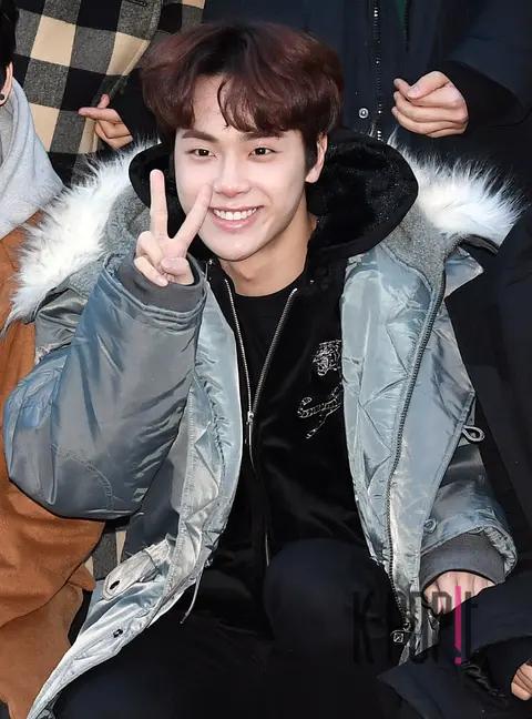 THE BOYZ, Ju Hak-nyeon — Music Bank Arrival