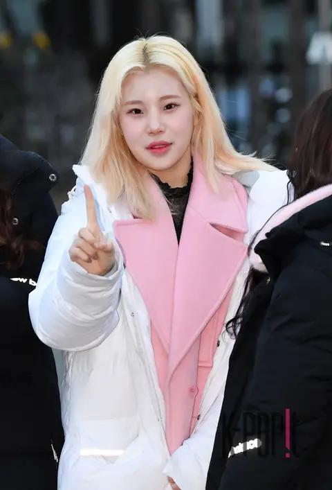 MOMOLAND, Joo-ee — Music Bank Arrival