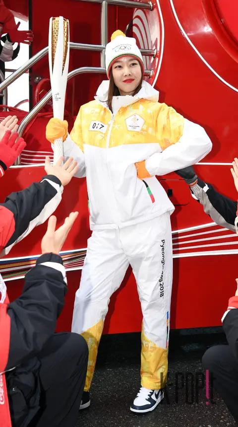 Han Hye-jin — Olympic Torch Relay
