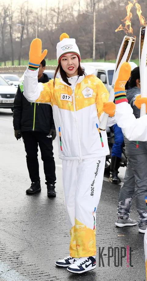 Han Hye-jin — Olympic Torch Relay