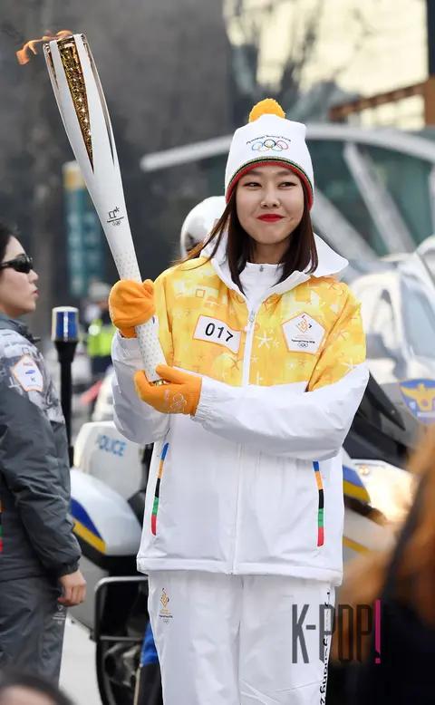 Han Hye-jin — Olympic Torch Relay