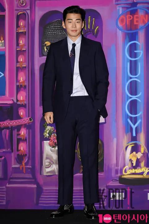 Yoon Gye-sang — Launch