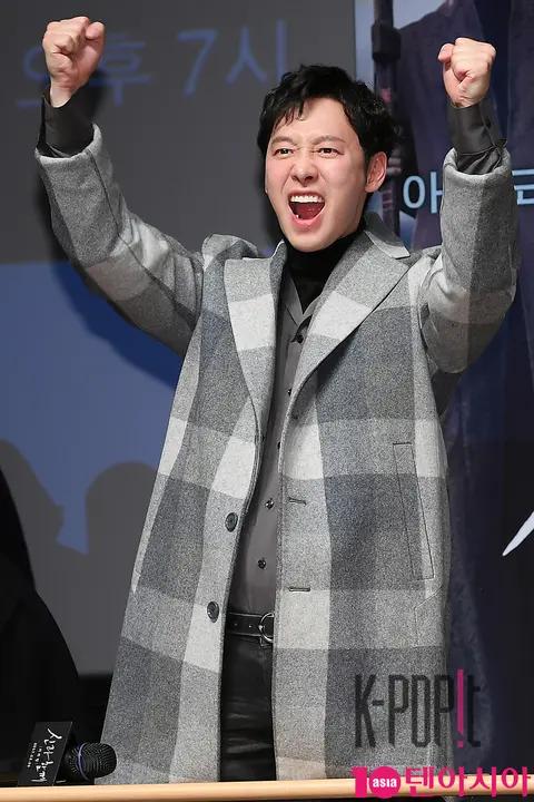 Kim Dong-wook — Along with the Gods GV