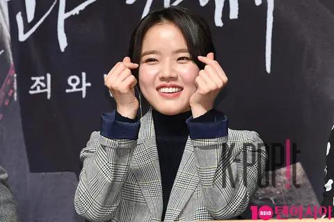 Kim Hyang-gi — Along with the Gods GV