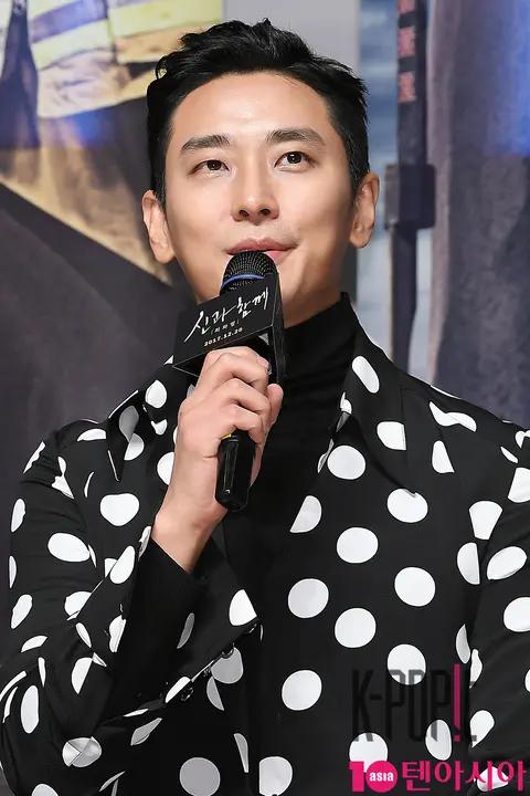 Joo Ji-hoon — Along with the Gods GV