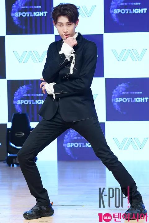 VAV, Ro-u — VAV Showcase