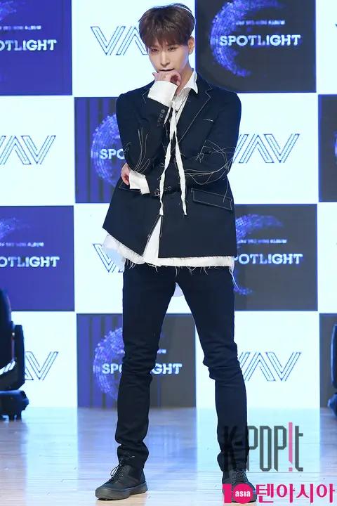 VAV, Saint Van — VAV Showcase