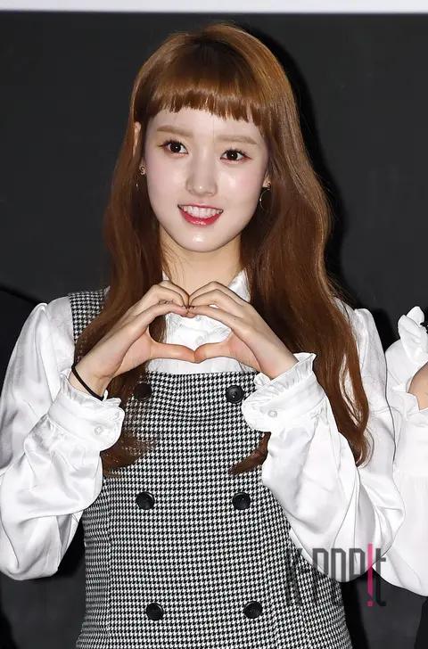 Weki Meki, Say — Wiki Miki Moheit Premiere — 2018-02-01