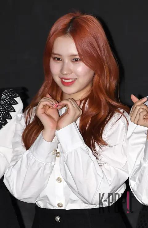 Weki Meki, Ellee — Wiki Miki Moheit Premiere — 2018-02-01